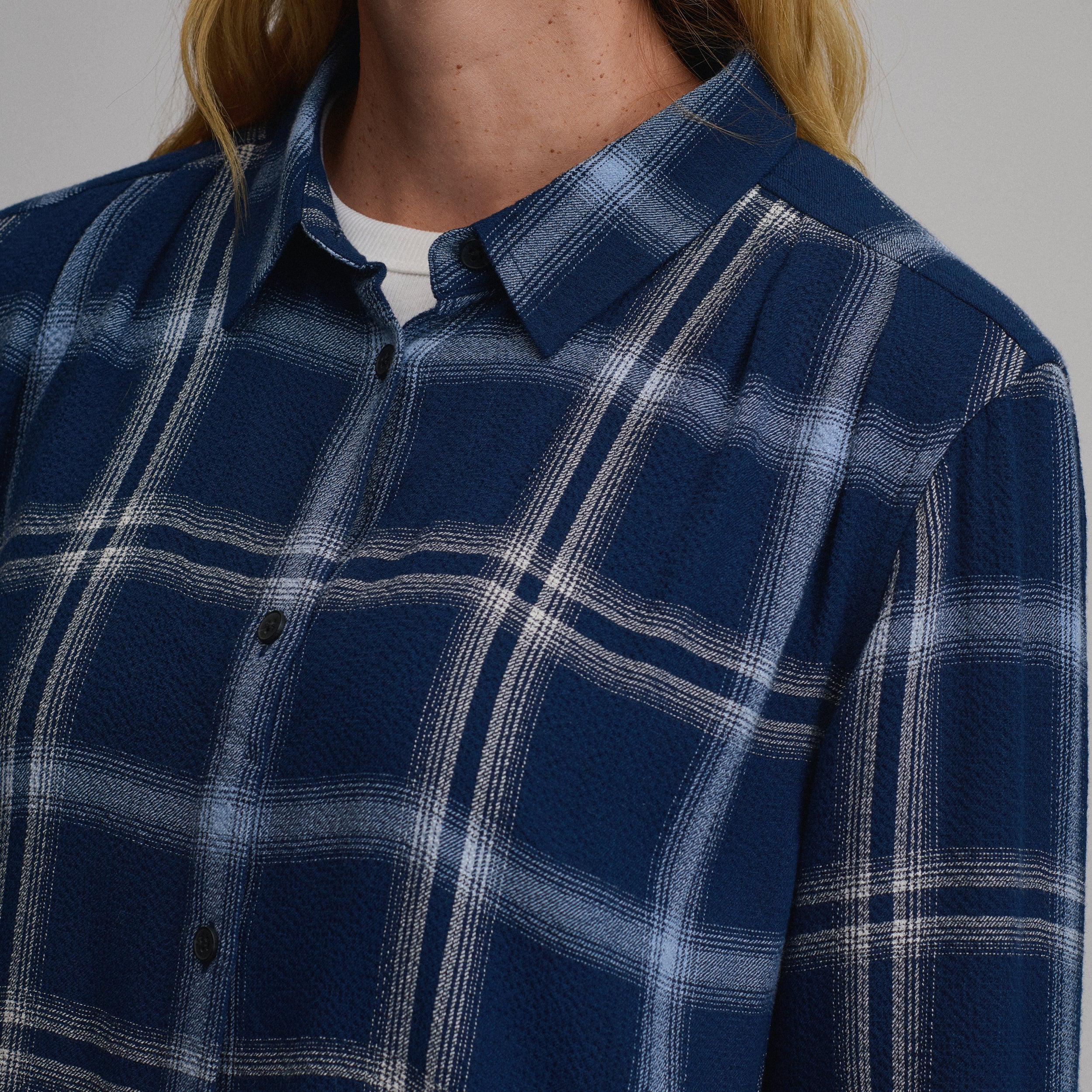 Women's Long-Sleeve Softened Button-Down Shirt - Image 3