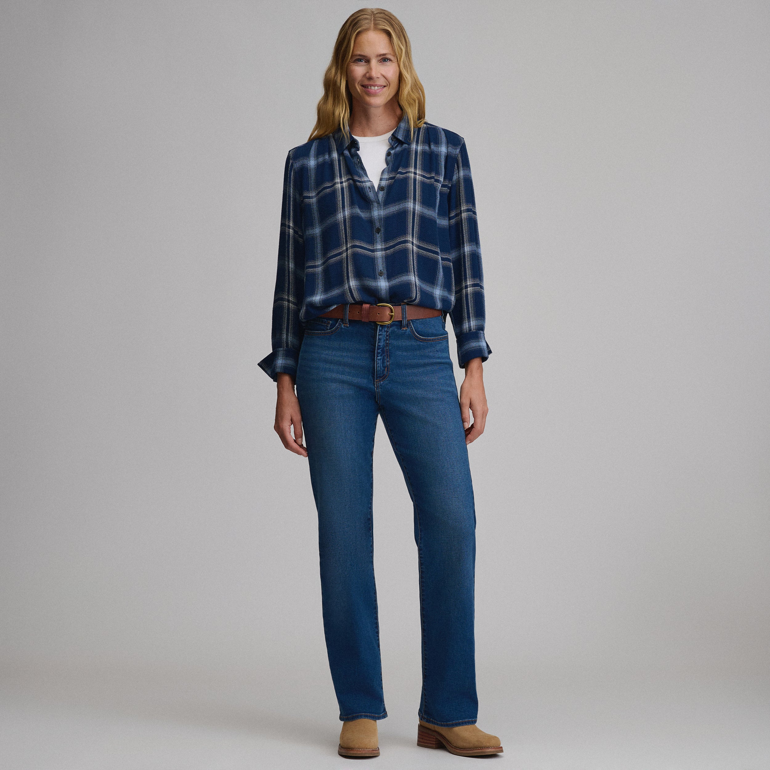 Women's Long-Sleeve Softened Button-Down Shirt - Image 4