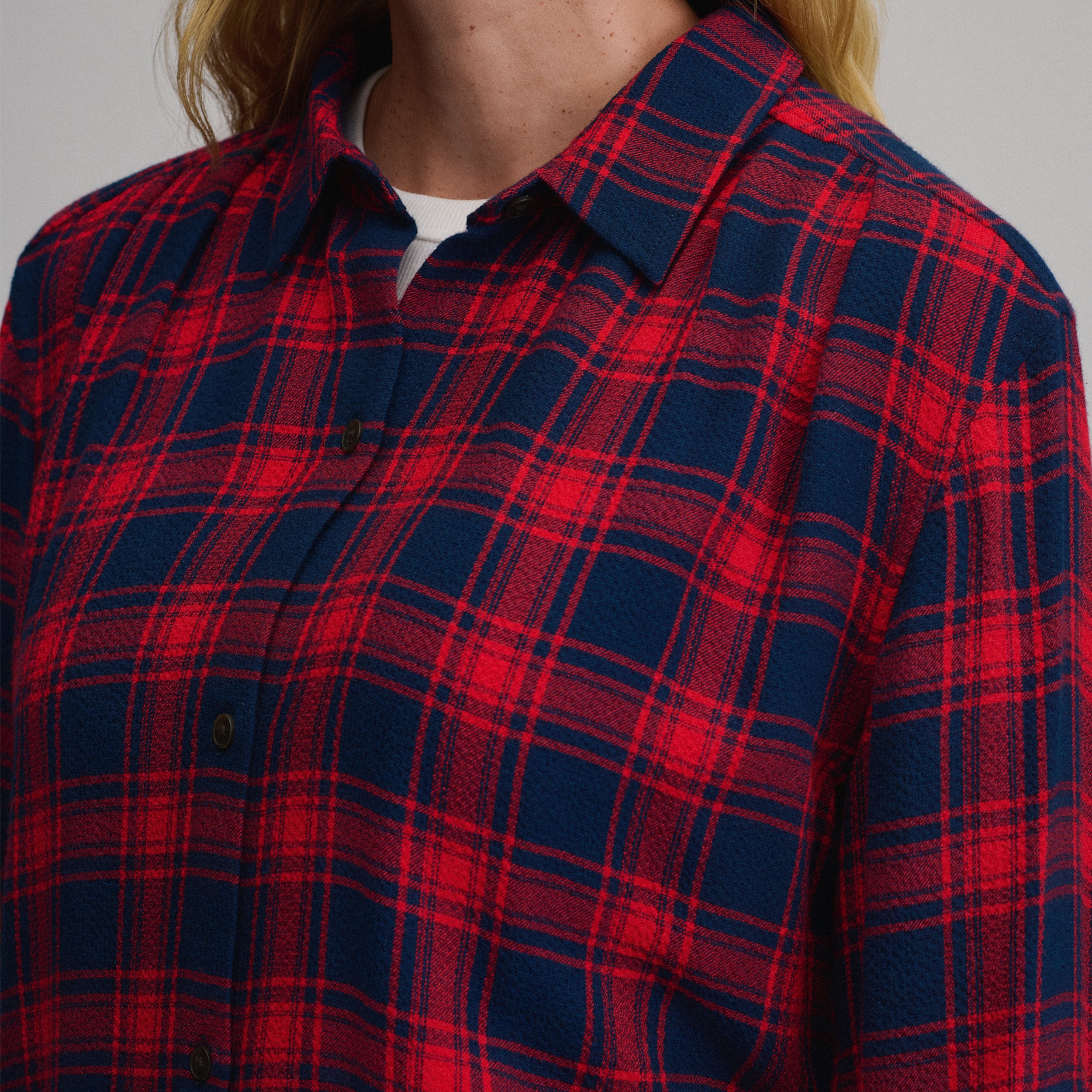 Women's Long-Sleeve Softened Button-Down Shirt - Image 7