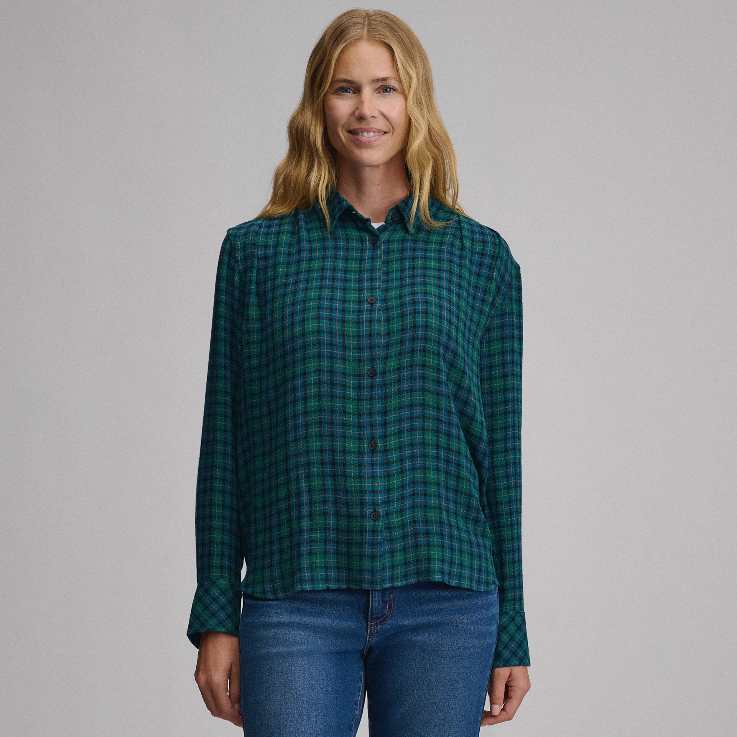 Women's Long-Sleeve Softened Button-Down Shirt - Image 9